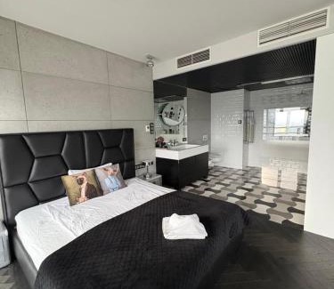 Mirow Apartment | Black Pearl - Amazing City View, 130 sqm