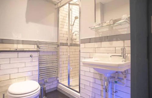 Earl's Court Hotel | Blackbird