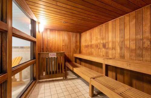 Whistler Village Hotel | Blackcomb Lodge