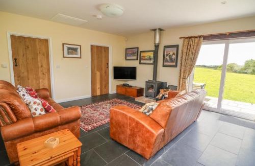Carmarthen House | Blaenffynnon Bach