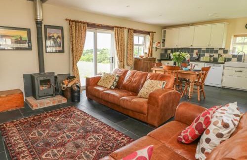 Carmarthen House | Blaenffynnon Bach