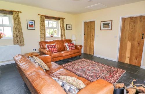 Carmarthen House | Blaenffynnon Bach