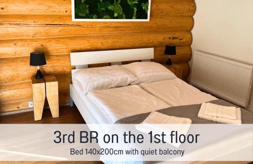 Laslea Apartment | Blockhaus Malmkrog with garden, bright rooms, and an open kitchen