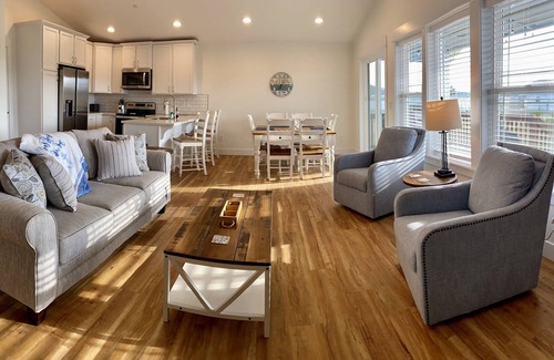 Ocean Shores Cottage | Blue Anchor Cottage - pet friendly retreat! Game Room! Walk to beach!