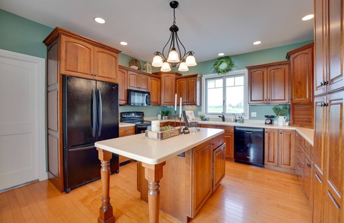 Shipshewana House | Blue Birds Perch: Stunning Home on Private Hilltop