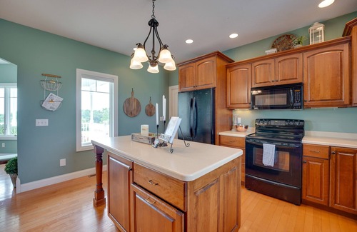 Shipshewana House | Blue Birds Perch: Stunning Home on Private Hilltop