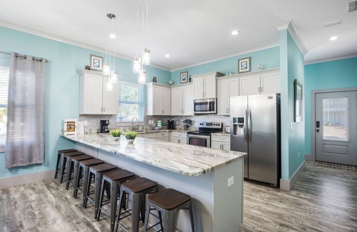 Crystal Beach House | Blue Coconut: Private Pool, 6-Seater Golf Cart, Steps to Beach