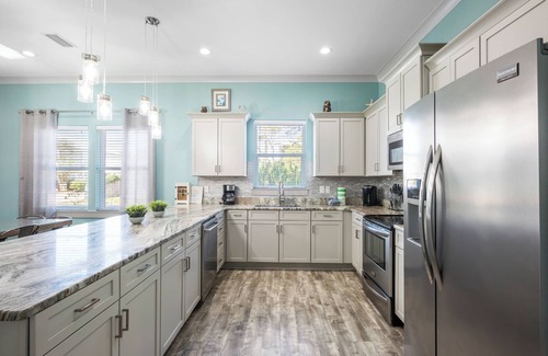 Crystal Beach House | Blue Coconut: Private Pool, 6-Seater Golf Cart, Steps to Beach