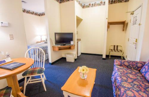 Shipshewana Hotel | Blue Gate Garden Inn