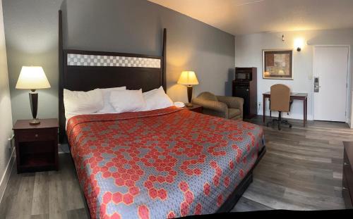 Roseville Hotel | Blue Way Inn and Suites Roseville