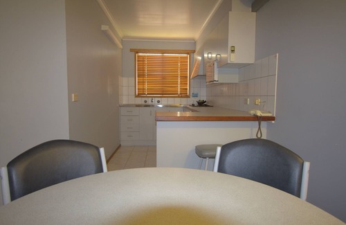 Warrnambool Hotel | Blue Whale Motor Inn & Apartments