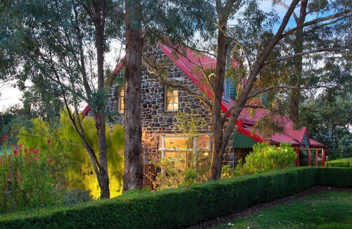 Hepburn House | Bluegums Retreat - (a haven for families and groups of friends)