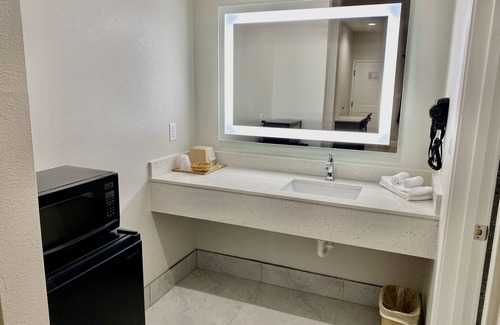 North Shore Hotel | Bluestar Inn