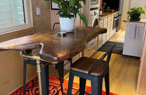 Chatham House | BLUSH: Boutique TINY home*private spa*walk to town