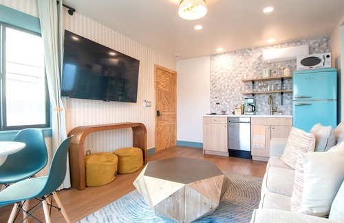 Mission Beach Hotel | Boardwalk Hotel: Bikes, Boards & Beach Gear Included