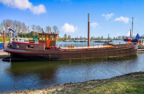 Kerkdriel Boat Rental | Boat Bliss on the Zandmeren Lake
