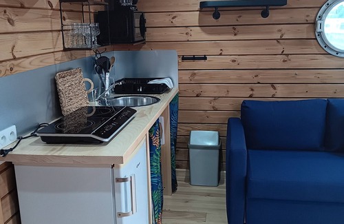 Digoin Boat Rental | Boat Stay Digoin: Cozy Wooden Cabin | Sleeps 6 | Terrace | Near Canal Bridge
