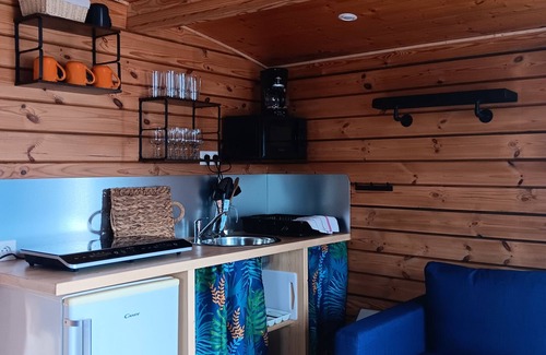 Digoin Boat Rental | Boat Stay Digoin: Cozy Wooden Cabin | Sleeps 6 | Terrace | Near Canal Bridge