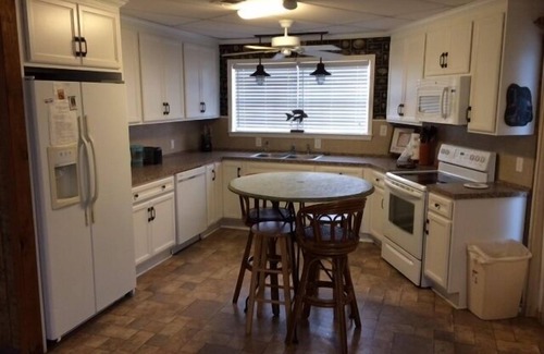 Ono Island House | Boatslip! Flora-Bama! New Kitchen & Bathroom. Outdoor Bar Area