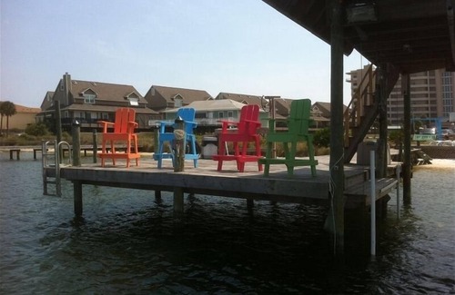 Ono Island House | Boatslip! Flora-Bama! New Kitchen & Bathroom. Outdoor Bar Area
