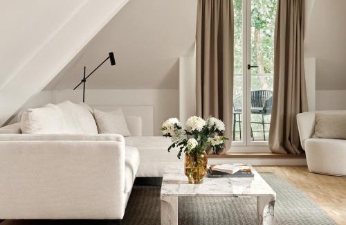 Neuschwabing Apartment | Bob W Munich Schwabing