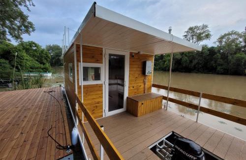 Tokaj Boat Rental | Bodrogpart Úszóház Tokaj