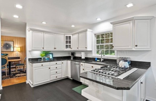 Bolton Landing House | Bolton Beach House w/Dockspace & Hot Tub