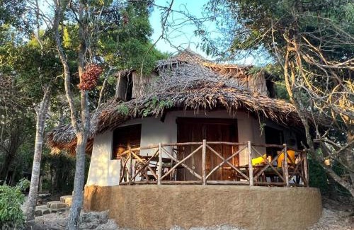 Shimoni Ski Chalet | Bottle Cottage