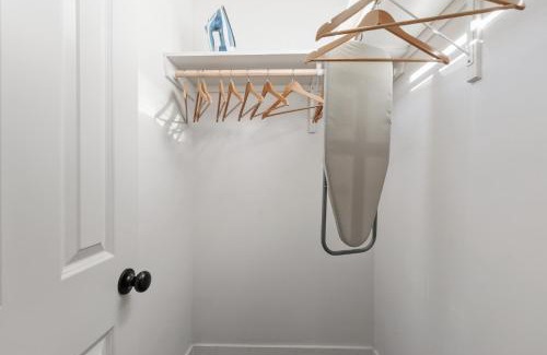 Lafayette Apartment | Bourbon House King Bed Luxury Amenities Fast WiFi