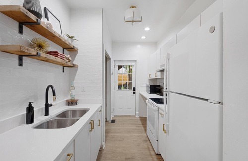 Butchertown House | Bourbon trail spacious house that sleeps 8 with a fun yard & is newly renovated!