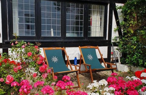 Boscombe House | Bournemouth secluded cottage 10mins walk to beach