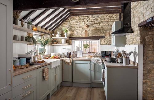 Bourton House | Bourton on the Water Scandi Chic Authentic Cottage