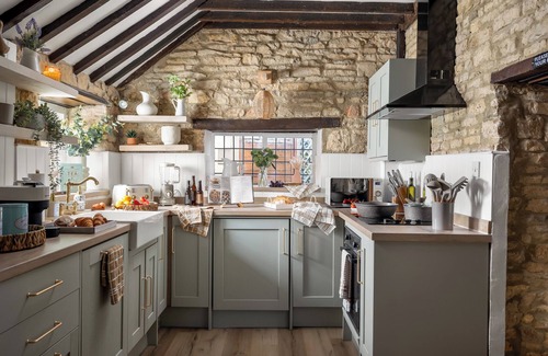 Bourton House | Bourton on the Water Scandi Chic Authentic Cottage