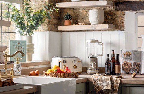Bourton House | Bourton on the Water Scandi Chic Authentic Cottage