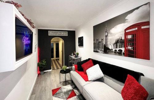 Enfield Highway House | Boutique Backyard Bungalow - Brimsdown