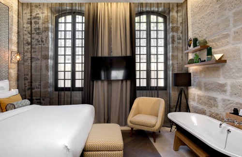 Aigues-Mortes Medieval City Hotel | Boutique Hôtel des Remparts