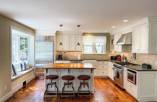 Nantucket Town House | BoutThyme is located in historic downtown Nantucket with modern amenities.