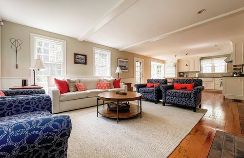 Nantucket Town House | BoutThyme is located in historic downtown Nantucket with modern amenities.