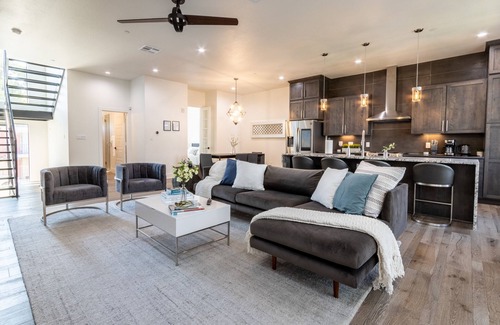 Oak Cliff House | Brand new Bishop Arts Condo-Right in the middle of it all! Three bathrooms!