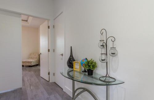 Willoughby House | Brand New, Cheerful, Exquisite 4 BR house, fast wifi, free parking