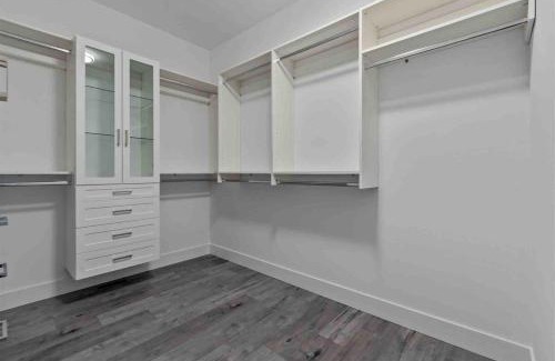 Willoughby House | Brand New, Cheerful, Exquisite 4 BR house, fast wifi, free parking
