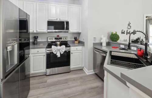 West Kissimmee House | Brand New Disney Themed Oasis 2BR near Parks townhouse