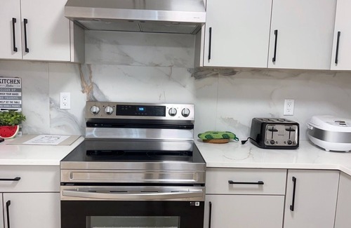 Willoughby House | BRAND NEW Entire guest suite in Willoughby, Langley