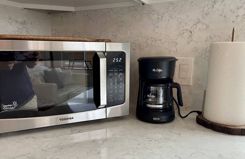 Loma Linda Apartment | Brand New! Guest House - Modern Stylish & Central