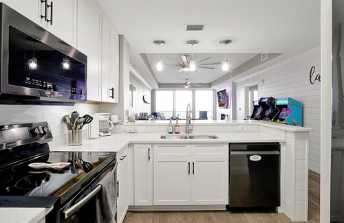 Florida Central Atlantic Coast Resort | Brand New Luxury Lakefront Condo ★ 5 Min to Disney ★ Fireworks View/18th Floor