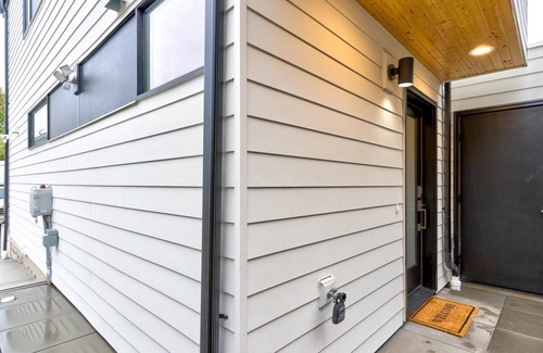 Green Lake House | Brand new, Modern 2 Bedroom home near Greenlake.