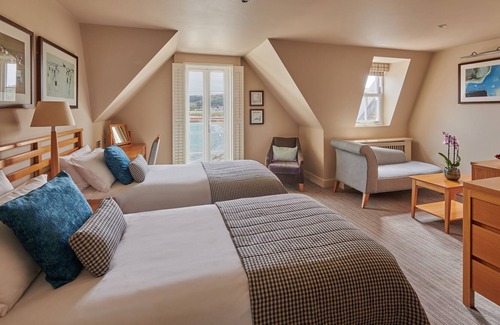 Hall Hotel | Braye Beach Hotel