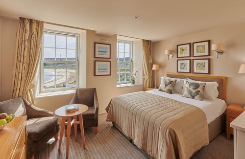 Hall Hotel | Braye Beach Hotel