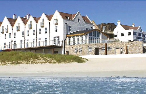Hall Hotel | Braye Beach Hotel