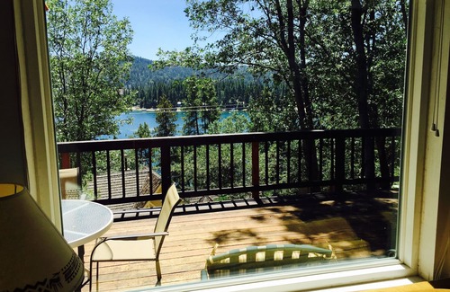 Lake Arrowhead Cabin | BREATHTAKING LAKE VIEW CABIN Trail and beach access. Dogs 👍